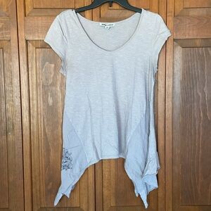 Andrew Charles Gray Tunic Top Medium V-Neck Ruffled Hem w/Skull & Top Hat Logo